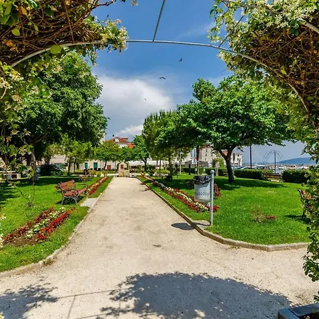 Pergul * Kaštela